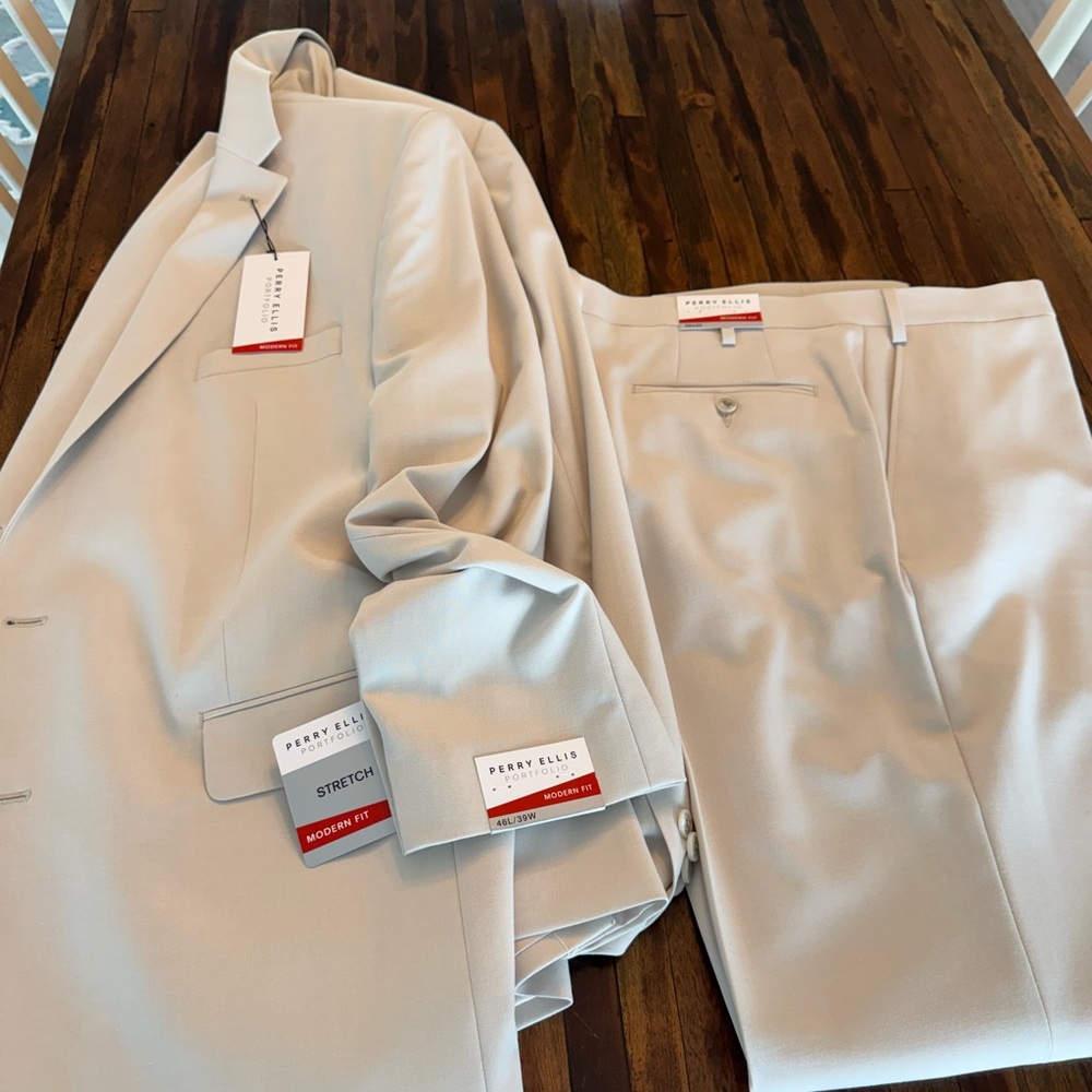 Perry Ellis Men's Light Tan Suit